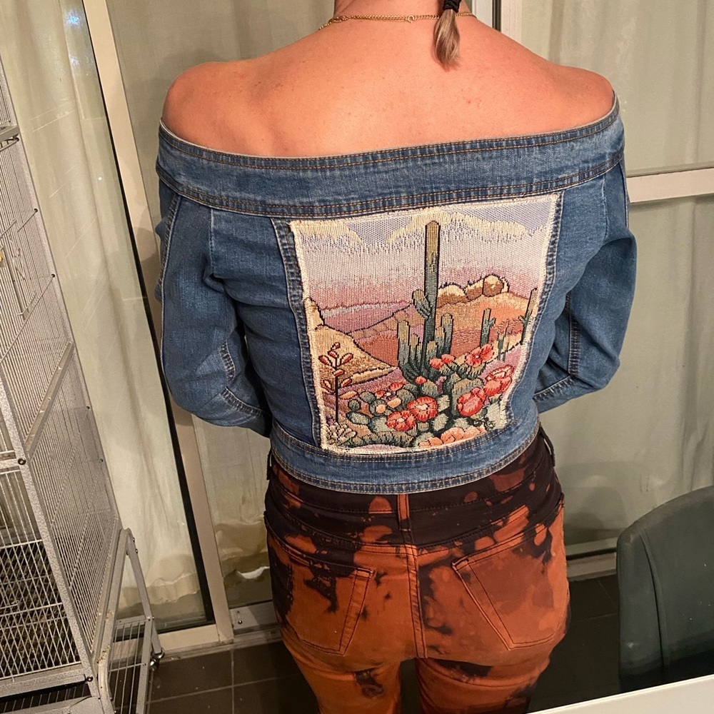 Vintage hippie embroidered off the shoulder denim jean jacket size small
